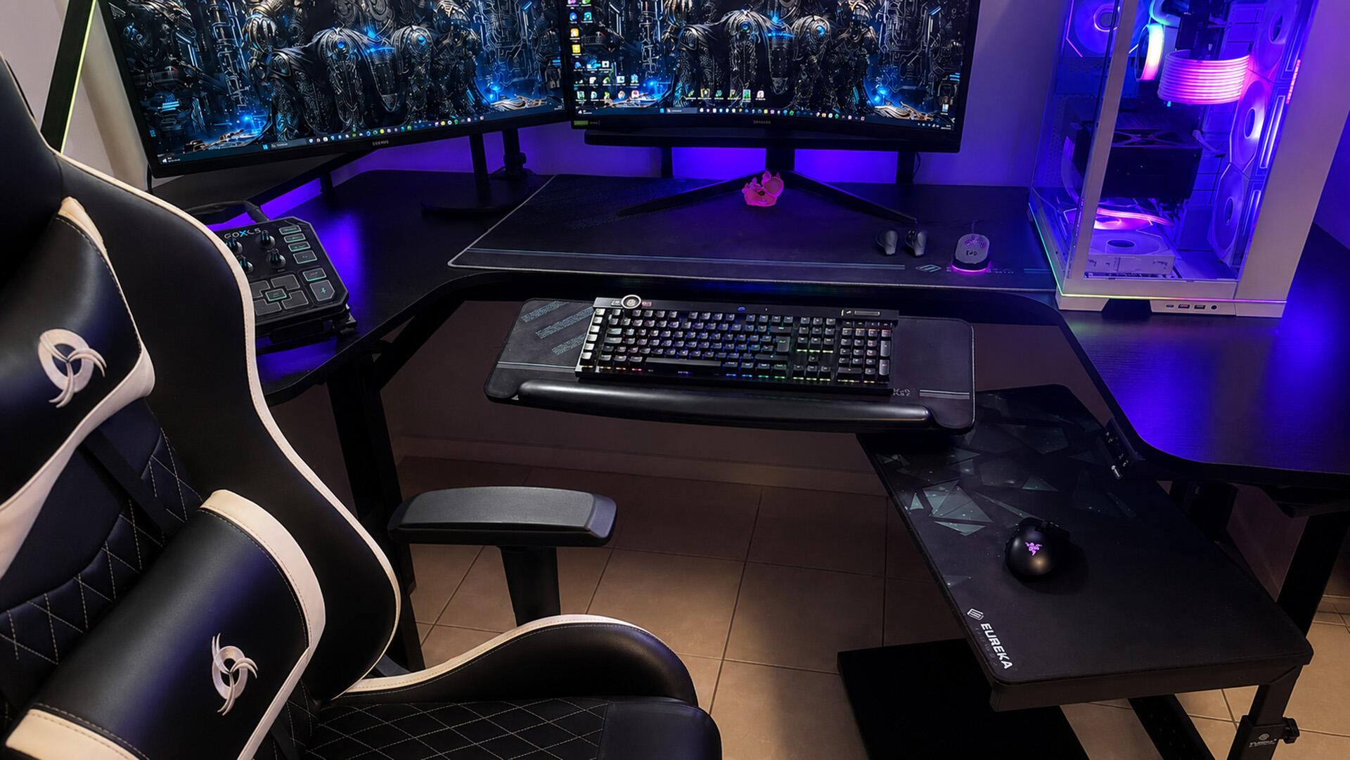 Bureau gaming et streaming de MisterWalky avec bureau électrique, fauteuil gaming, double écran et tour PC.